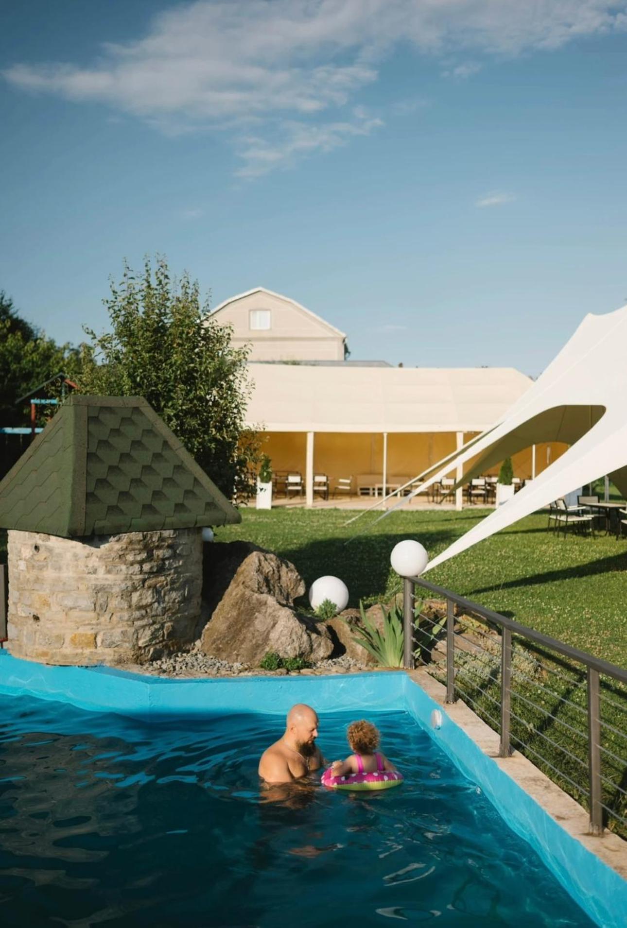 Сottage "Family Estate" Vila Kamianets-Podilskyi Exterior foto